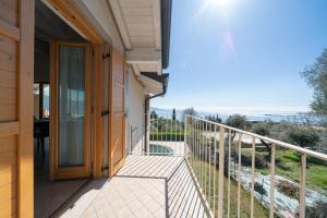 Appartamenti Theo e Fabiola con piscina e vista lago