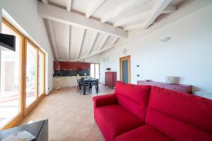 Appartamenti Theo e Fabiola con piscina e vista lago