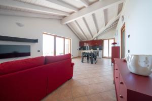 Appartamenti Theo e Fabiola con piscina e vista lago