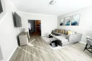 Brand NEW HOME mins to airport - فيربورن