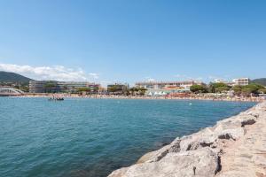 T2 with balcony close to the sea