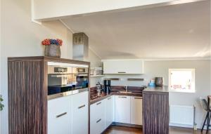 2 Bedroom Awesome Home In Oude Tonge