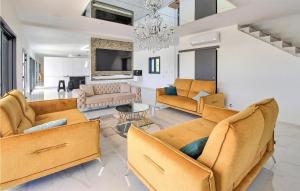 Amazing Home In Pont Saint Esprit