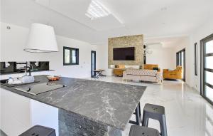 Amazing Home In Pont Saint Esprit