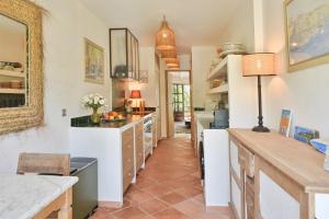 Villas NOUVEAU Cabane Tropez, villa au coeur du village. : photos des chambres