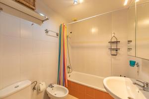 Beachfront, pool, terrace & WIFI