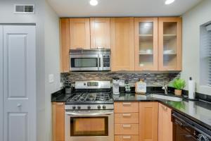 Urban Chicago Vacation Rental Condo Near Beach!