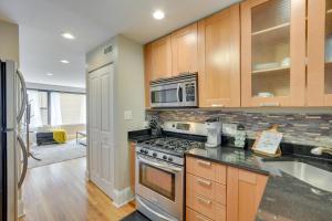 Urban Chicago Vacation Rental Condo Near Beach!