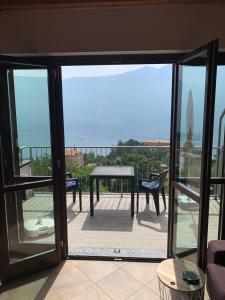 La Quiete 56 Lake view Apartment by Gardadomusmea