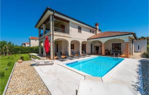 Beautiful Home In Muline With Sauna