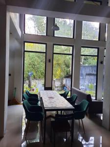 1 Bed House - Sleeps 2 - Pets - Parking - Wifi