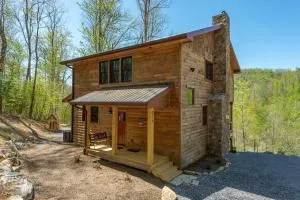 Cubs Den Cabin Deck, Fire Pit and Year round Mountain Views! - Swiss