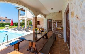 Beautiful Home In Muline With Sauna