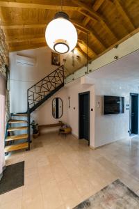 Stone House with pool Poeta