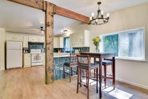 Washington Retreat Fire Pit, Hot Tub and Ping Pong!