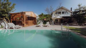 Căsuța de sub deal - Ciubăr și piscină