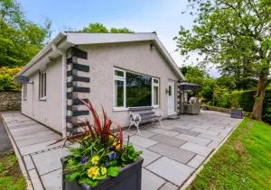 Gerddi'r Coed - Llanelltyd