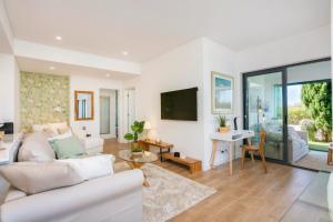 Cavalo Preto Beach Residence with Garden & Pool