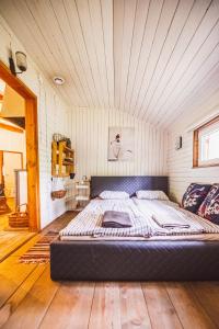 Exclusive Autumn Nature Cottage Fireplace Garden Patio Warm Retreat by PolandBnB