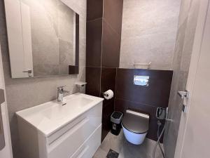 White Homes 37 • Central Point