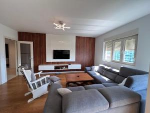 White Homes 37 • Central Point