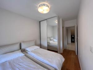 White Homes 37 • Central Point