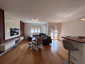 White Homes 37 • Central Point