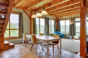 Enchanting Dorset Mountain Home with Stunning Views!