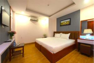 Phòng Đôi Phổ Thông Có Giường Lớn Và Không Có Cửa Sổ (Economy Double Room with King Bed and without Window)