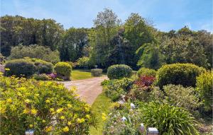 Maisons de vacances Gorgeous Home In Tregunc With Kitchen : photos des chambres