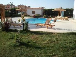 Moubark 6 Directly to the swimming pool