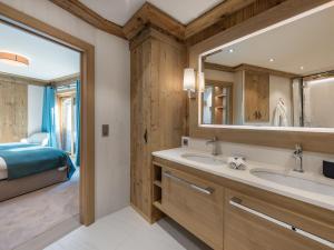Chalets Chalet de luxe avec demi-pension et espace bien-etre a 2 min des pistes - FR-1-566-44 : photos des chambres