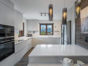 Appartement avec Jacuzzi et Parking à Courchevel - FR-1-563-106