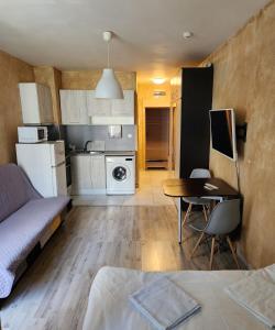 Colonel apartment 953