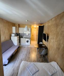 Colonel apartment 953