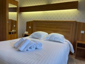 Hotels Le Relais De La Place : photos des chambres