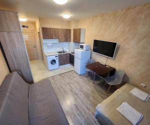 Colonel apartment 944