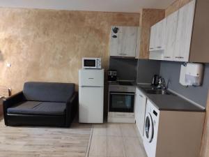 Colonel apartment 957