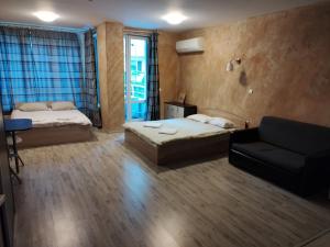 Colonel apartment 957