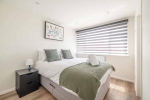 Charming 3Bed 3Bath Home in Windsor with parking!