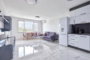 Sunny Seaside Retreat 2BD Apartment in Nesebar by Flat Mаnаger