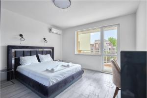 Sunny Seaside Retreat 2BD Apartment in Nesebar by Flat Mаnаger