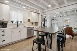 Lg-Group Oasis Near Beach w/Firepit; Pets OK - 波蒂奇