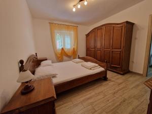 Apartments and room Suza