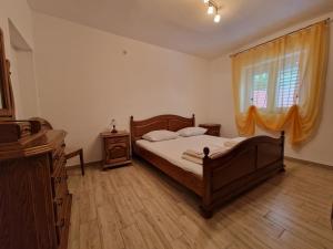 Apartments and room Suza