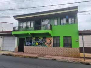 Hotel Paradise Alajuela - 萨拉皮基