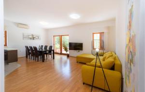 5 Bedroom Lovely Home In Posedarje 