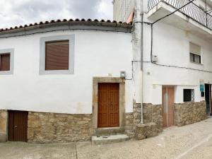 Holiday Home in Villamiel with Mountain Views