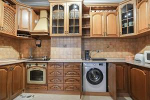 Staycation, City Center Apartment with balcony