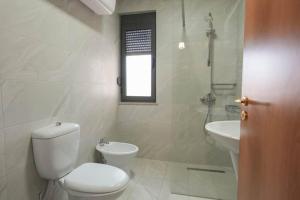 Staycation, City Center Apartment with balcony